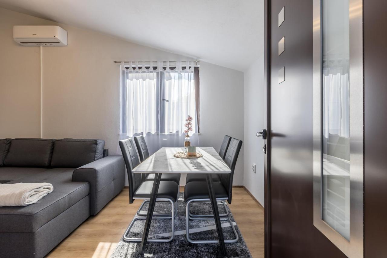 Apartment Lamaro Kaštela المظهر الخارجي الصورة